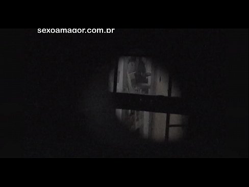 ❤️ Blondie wordt stiekem gefilmd door een voyeur uit de buurt, verstopt achter holle bakstenen ❌ Porno vk at us ❌